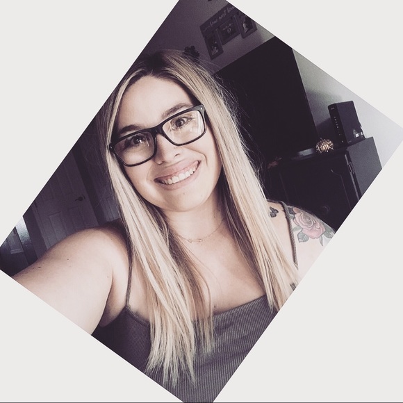 Meet your Posher, Katie - Picture 2 of 5